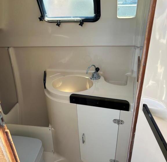 فندق صغير Private Sail Boat On The Beautiful Waters Of Key West