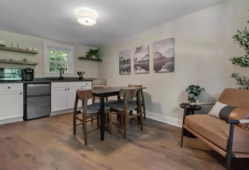 ユースホステル The Aurora