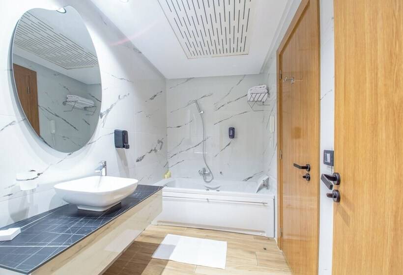 בית מלון כפרי Kyriad Prestige City Center Tunis