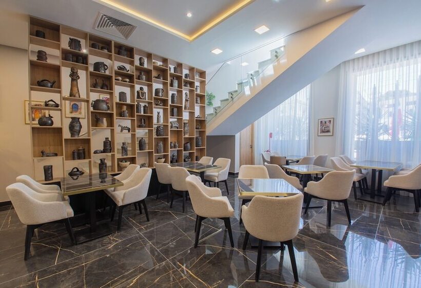 בית מלון כפרי Kyriad Prestige City Center Tunis