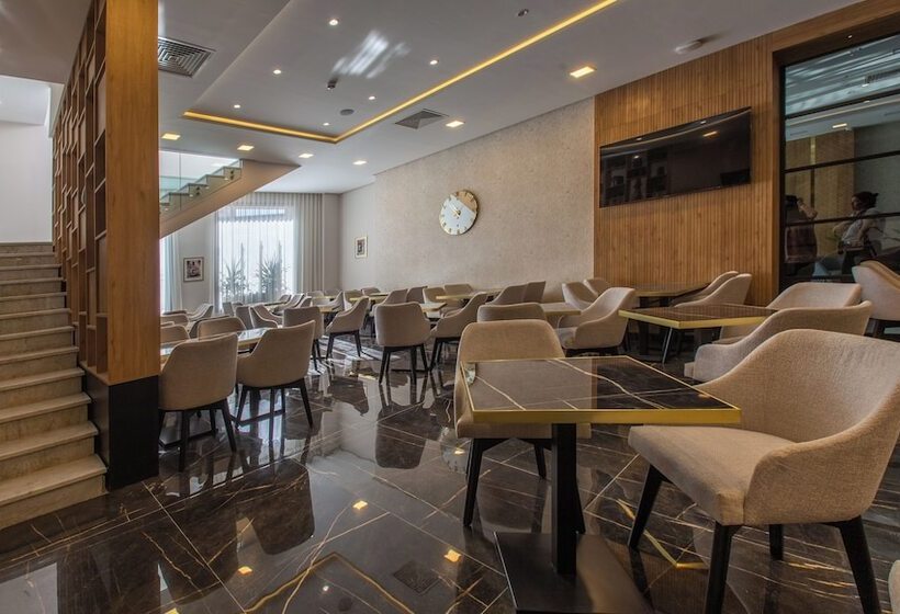 בית מלון כפרי Kyriad Prestige City Center Tunis