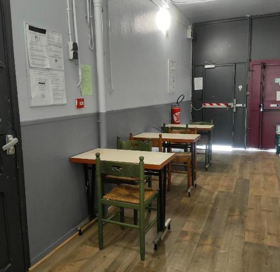 هتل Le Cartaultputeaux Paris Ladefense