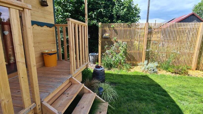 Отель Roulotte à La Ferme Buissonnière