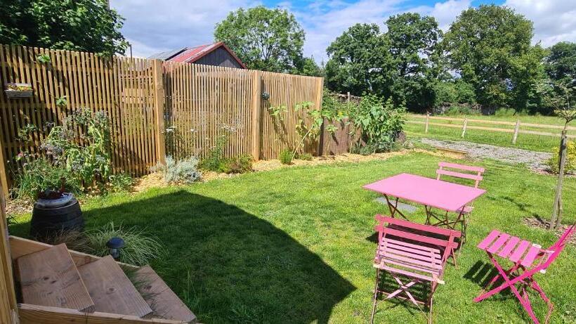 Отель Roulotte à La Ferme Buissonnière