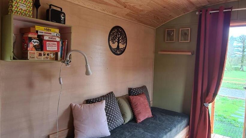 Отель Roulotte à La Ferme Buissonnière