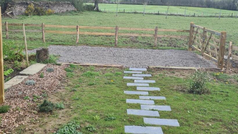 Отель Roulotte à La Ferme Buissonnière