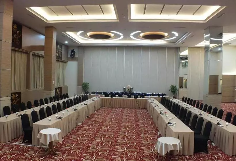 Hotelli Grand Royal Denai