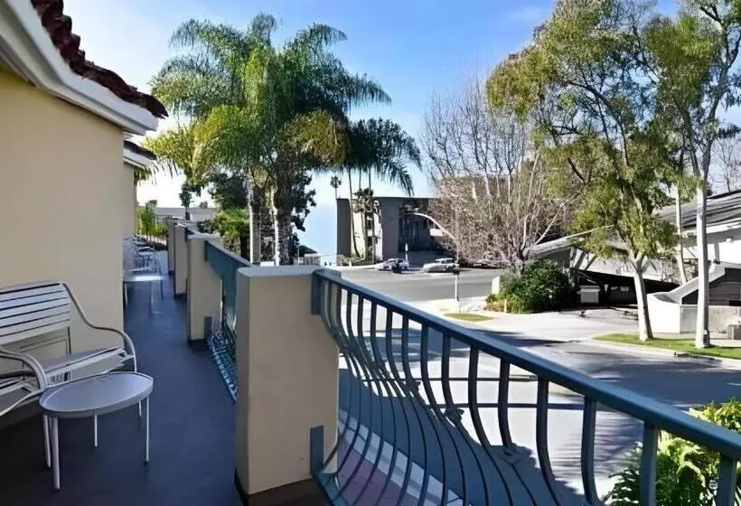 Hotelli Laguna Brisas   A Beach