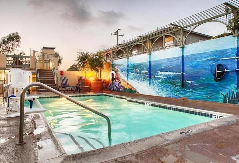 فندق Laguna Brisas   A Beach