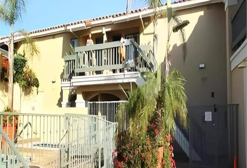 Hotelli Laguna Brisas   A Beach