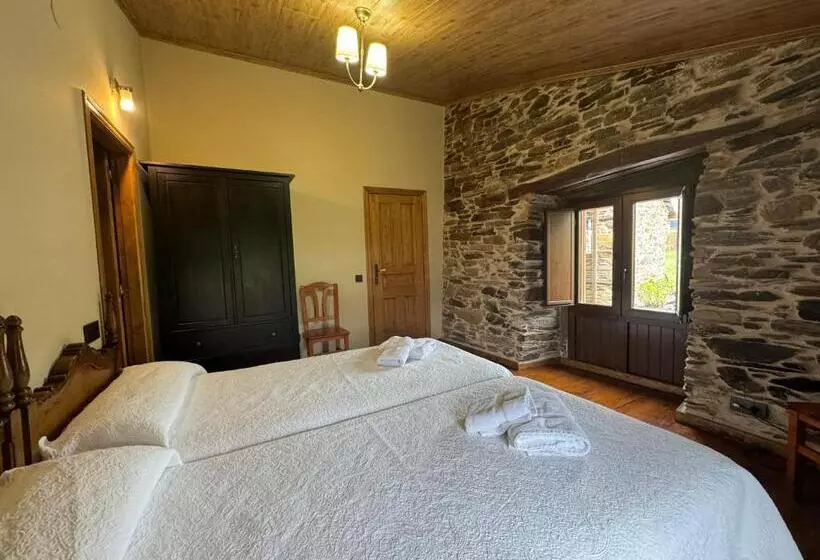 Retkeilymaja A Horta De Abel