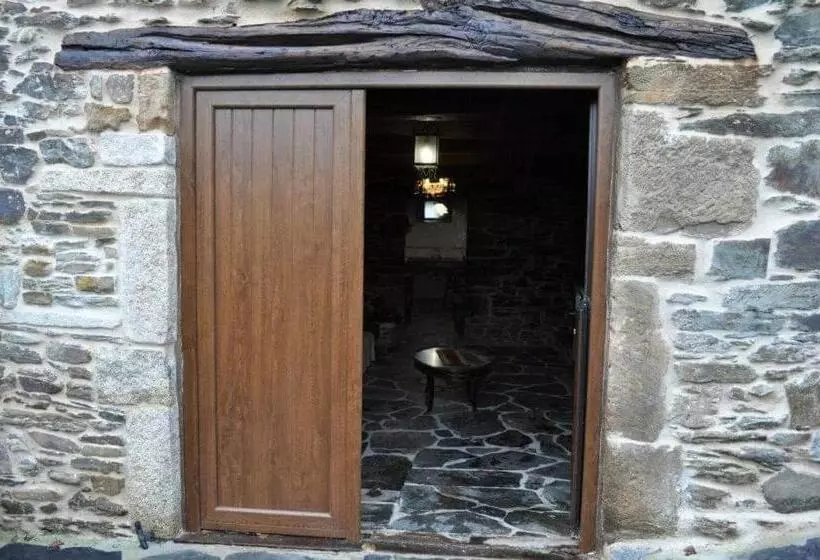 Retkeilymaja A Horta De Abel