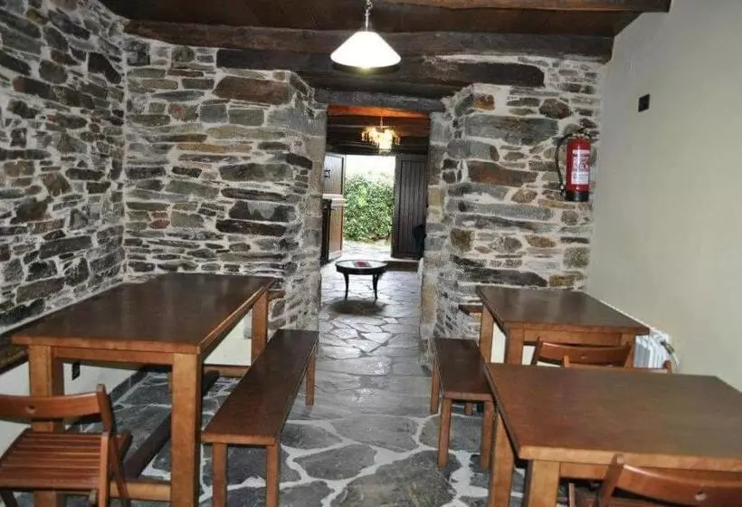 Retkeilymaja A Horta De Abel