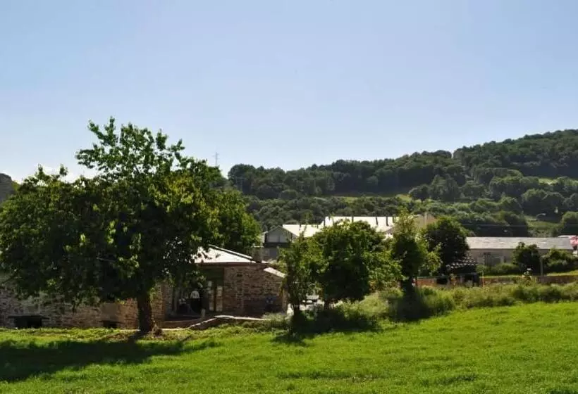 Retkeilymaja A Horta De Abel