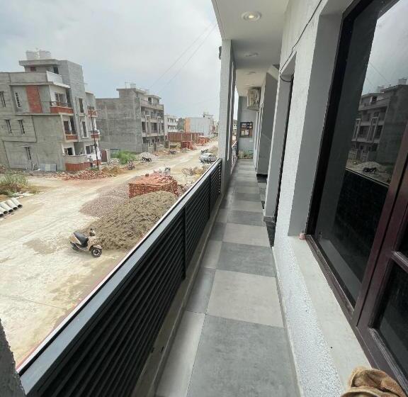 فندق Pop Royal Suites