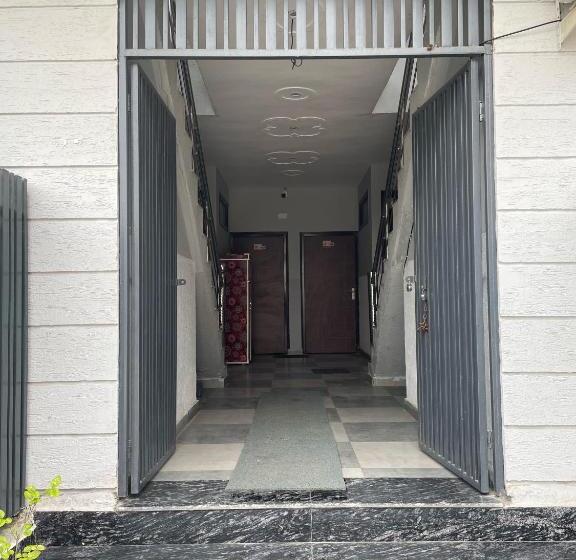 فندق Pop Royal Suites