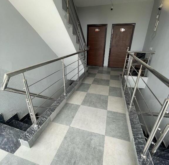 فندق Pop Royal Suites