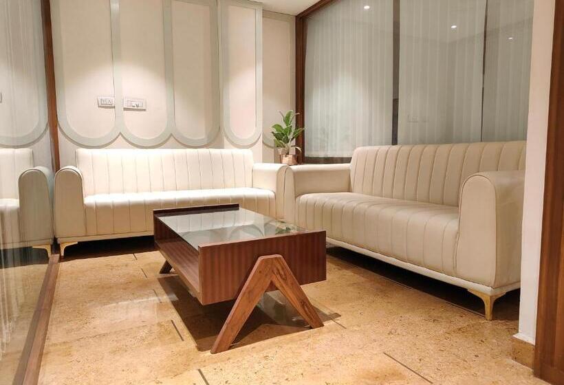 בית מלון כפרי The Grand Uddhav   A Boutique