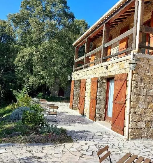 Aamiaismajoitus (B&B) Domaine Cardu