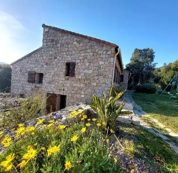 Aamiaismajoitus (B&B) Domaine Cardu