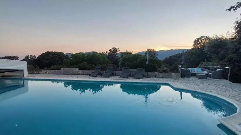 Aamiaismajoitus (B&B) Domaine Cardu