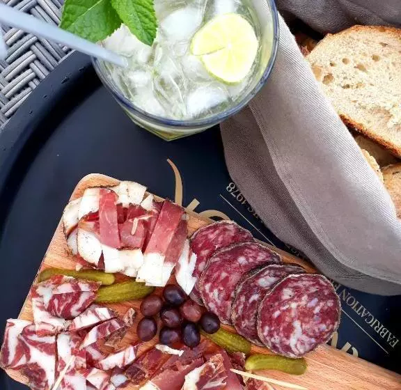 Aamiaismajoitus (B&B) Domaine Cardu