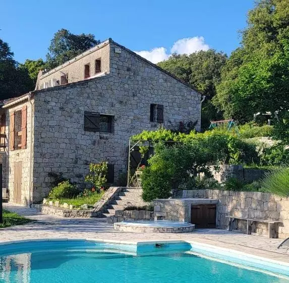 Aamiaismajoitus (B&B) Domaine Cardu