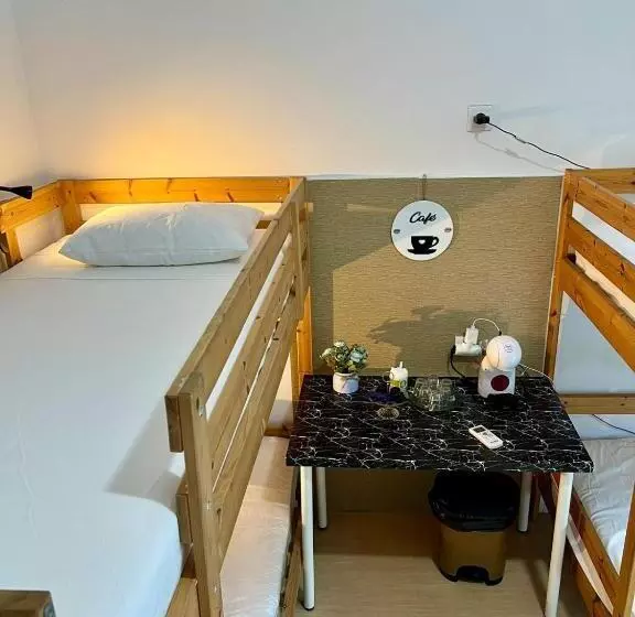 D Lis Hostel