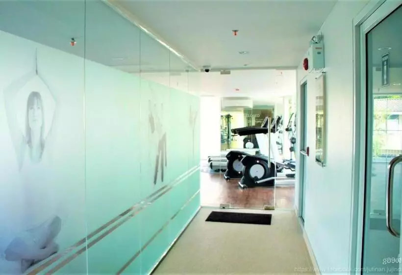 Hotelli Light Home Phuket Town
