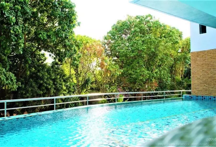 Hotelli Light Home Phuket Town