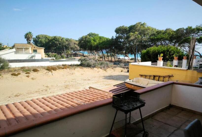 Отель Seaview Family Apartment