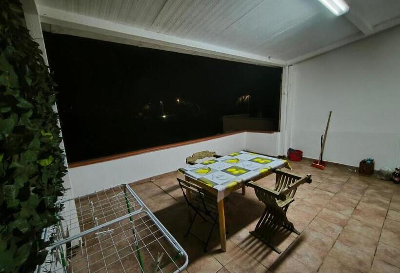 Отель Seaview Family Apartment