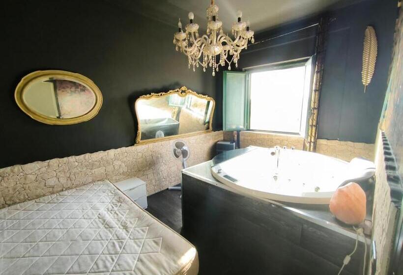 Отель Seaview Family Apartment