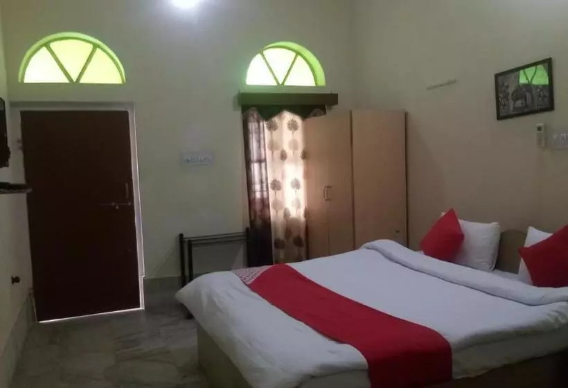 ホテル Surya Palace