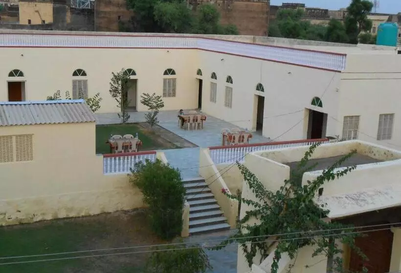 ホテル Surya Palace