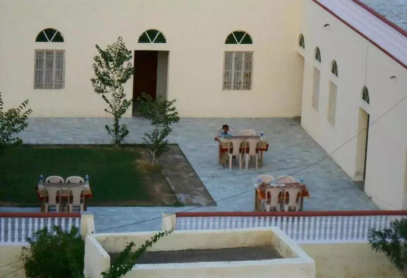 ホテル Surya Palace