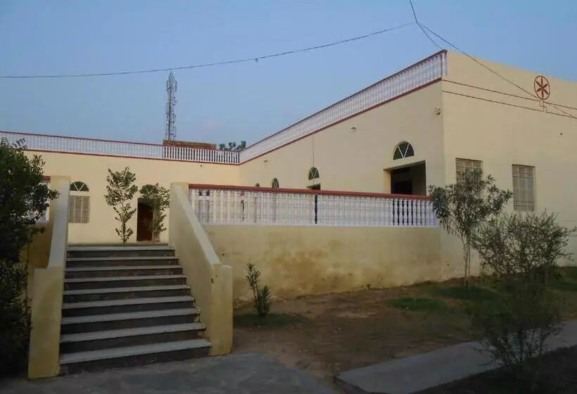 ホテル Surya Palace