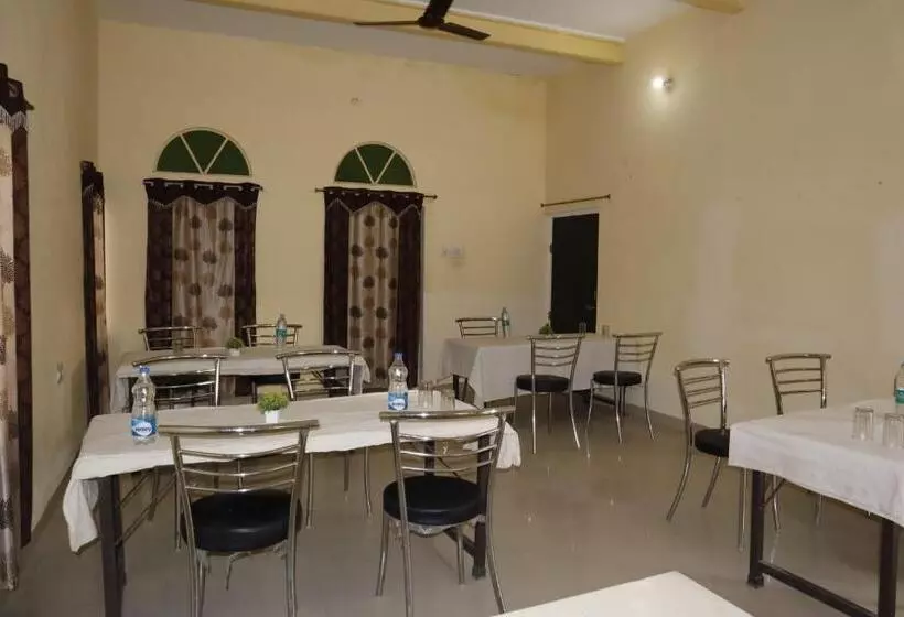 ホテル Surya Palace