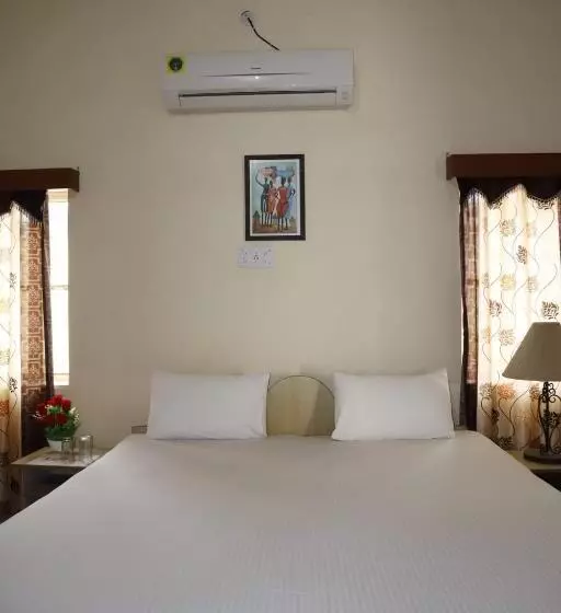 ホテル Surya Palace