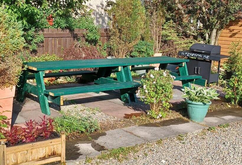 פנסיון Gynack Villa