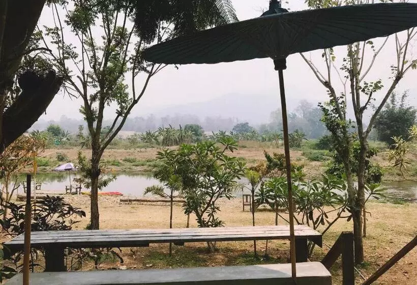 บ้านไม้คนเมือง Baan Mai Kon Muang Pai Resort