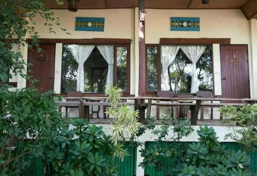 บ้านไม้คนเมือง Baan Mai Kon Muang Pai Resort