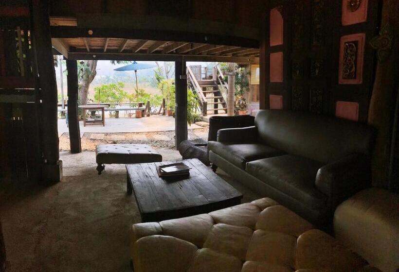 บ้านไม้คนเมือง Baan Mai Kon Muang Pai Resort