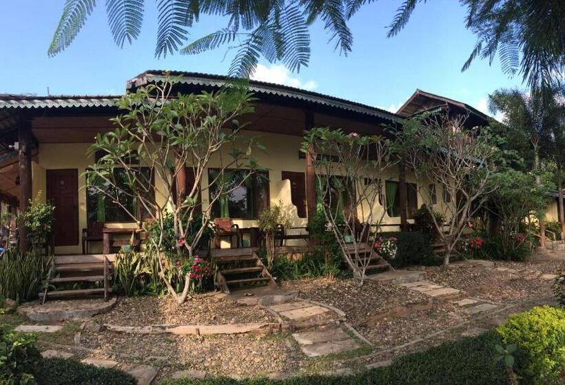 บ้านไม้คนเมือง Baan Mai Kon Muang Pai Resort