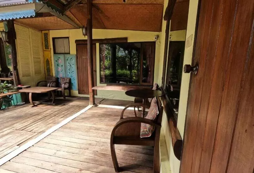 บ้านไม้คนเมือง Baan Mai Kon Muang Pai Resort