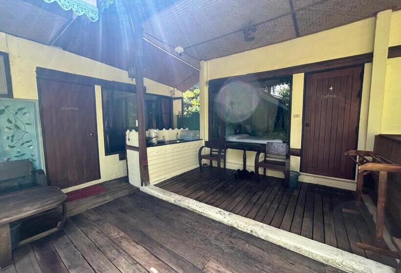 บ้านไม้คนเมือง Baan Mai Kon Muang Pai Resort