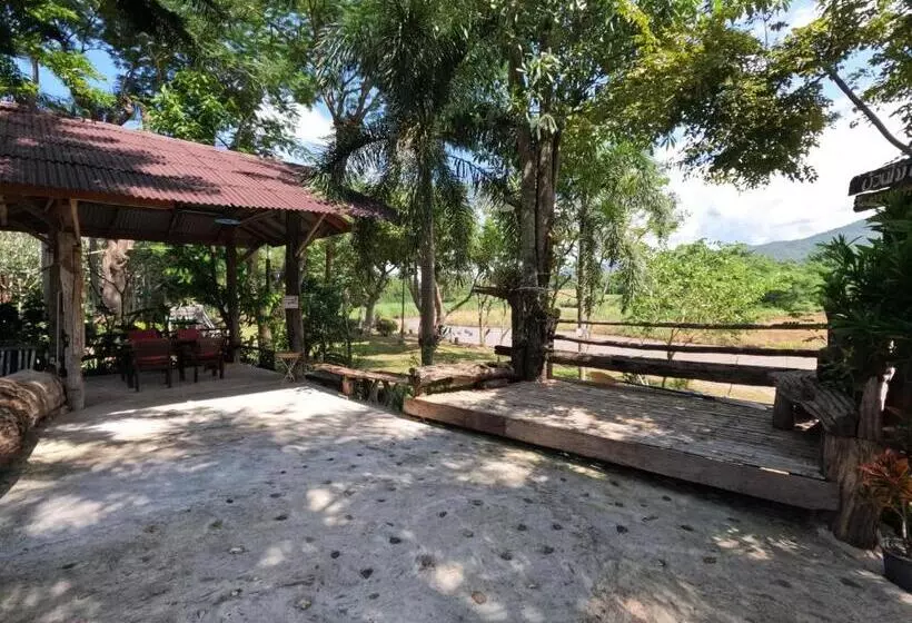 บ้านไม้คนเมือง Baan Mai Kon Muang Pai Resort
