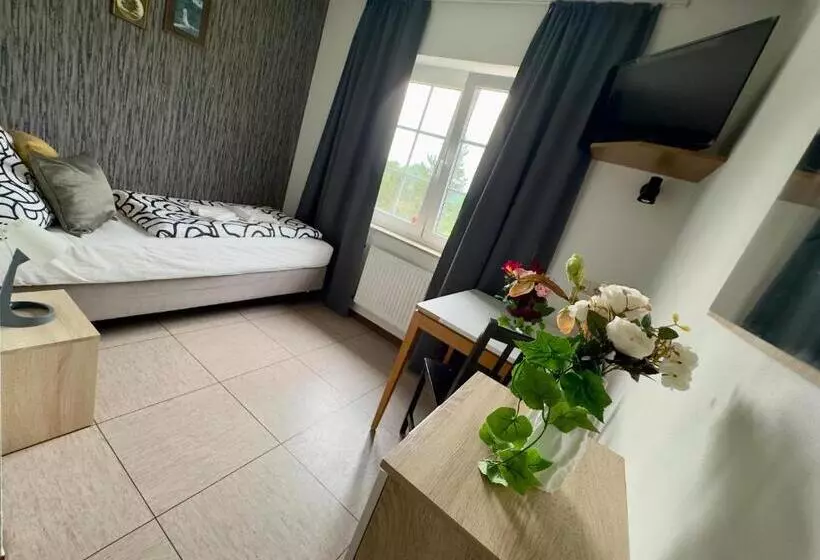 Retkeilymaja Moji 3 Landhaus Köln