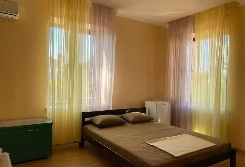 ユースホステル Veranda Guest House