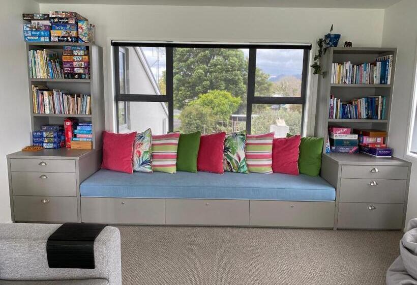 민박 Athenree Beach House